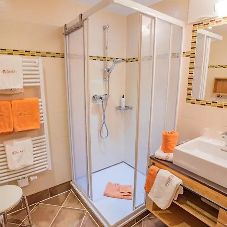 Forsterhof مزرعة للإقامة *