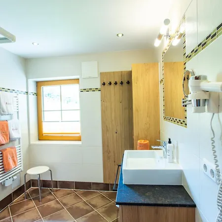 Forsterhof * رامساو أم داتشستين